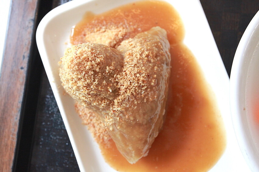 高雄市苓雅區吃。高雄美食|苓雅區。「成粿商行」幾位年輕人研發創立這間專賣傳統古早味美食,有賣碗粿、肉粽、排骨蔬菜