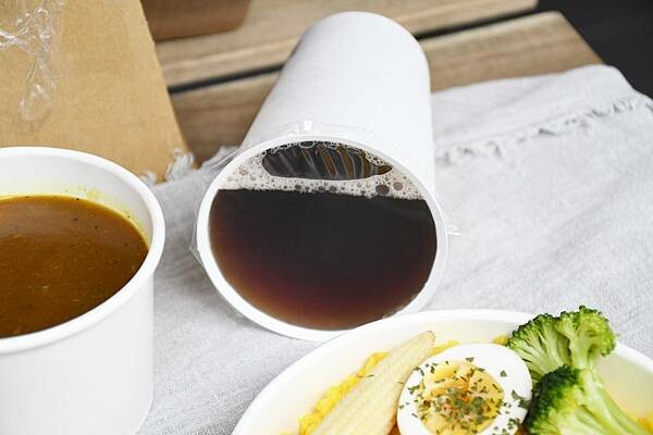 高雄市苓雅區高雄咖哩飯推薦【異馥咖哩】想吃咖哩又想要有特色？這裡咖哩風味層次豐富、還使用薑黃飯更升級～外帶專賣店