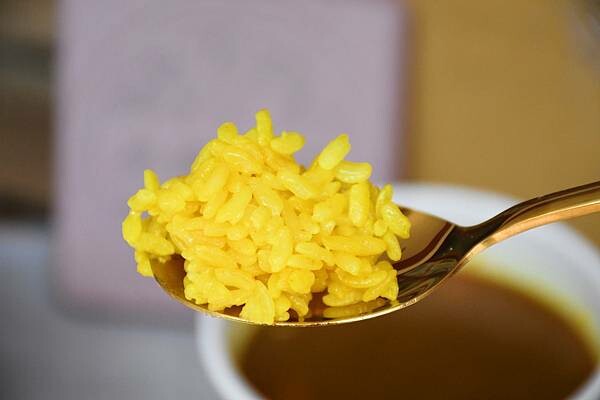 高雄市苓雅區高雄咖哩飯推薦【異馥咖哩】想吃咖哩又想要有特色？這裡咖哩風味層次豐富、還使用薑黃飯更升級～外帶專賣店