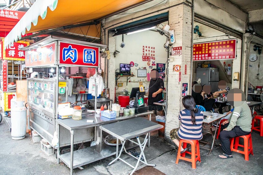 彰化柳家紅油抄手！在地人激推40元8顆大份量抄手，乾麵份量嚇死人。