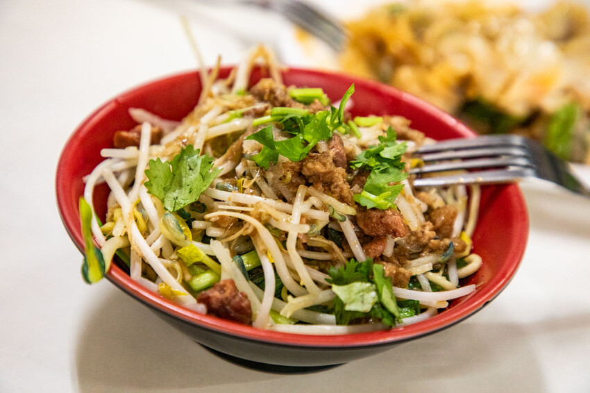 彰化柳家紅油抄手！在地人激推40元8顆大份量抄手，乾麵份量嚇死人。