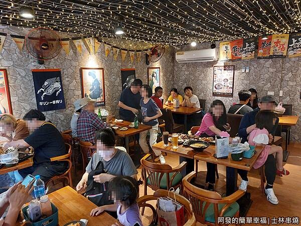 士林串燒03-用餐區.jpg