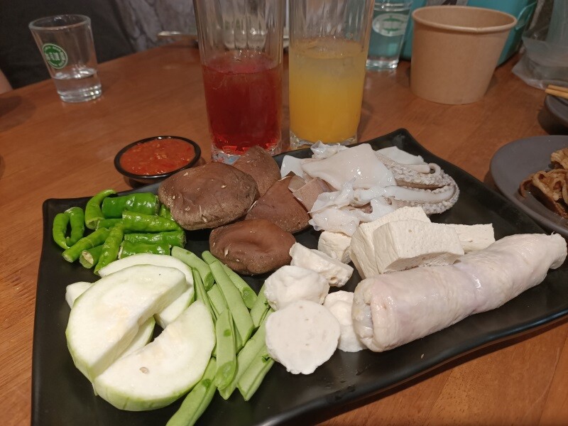 台北捷運劍潭站串烤美食推薦士林串燒熱呼呼的平價火鍋/