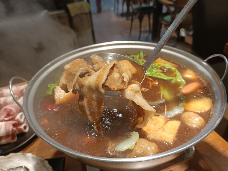 台北捷運劍潭站串烤美食推薦士林串燒熱呼呼的平價火鍋/