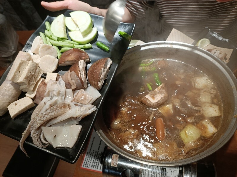 台北捷運劍潭站串烤美食推薦士林串燒熱呼呼的平價火鍋/