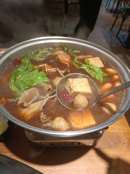 台北捷運劍潭站串烤美食推薦士林串燒熱呼呼的平價火鍋/