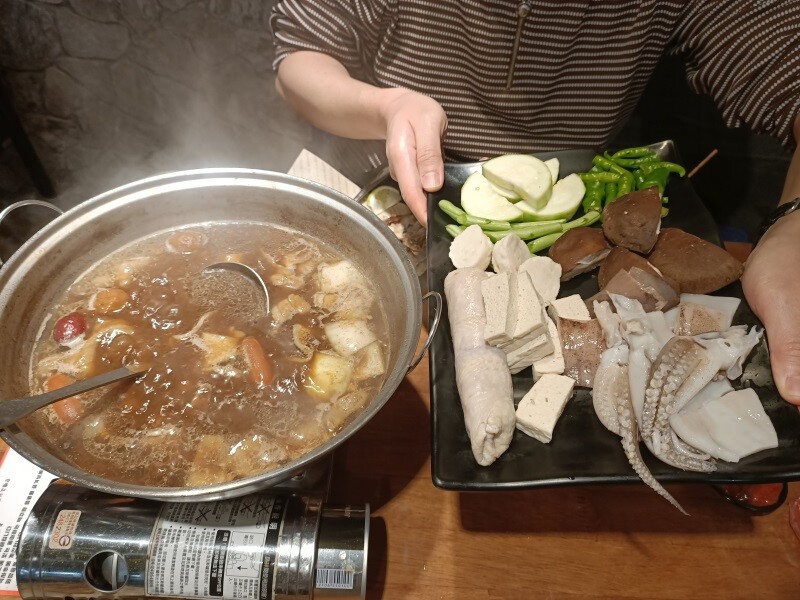 台北捷運劍潭站串烤美食推薦士林串燒熱呼呼的平價火鍋/