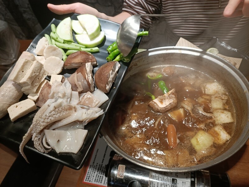台北捷運劍潭站串烤美食推薦士林串燒熱呼呼的平價火鍋/