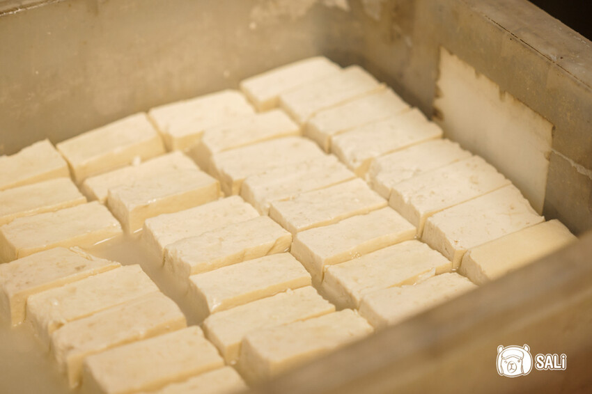 兄長逆襲 有心臭豆腐二代店|彰化臭豆腐推薦,還有麻辣臭豆腐,紅茶喝到飽 - 莎笠,小日子