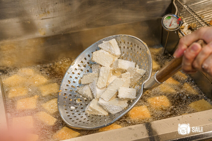 兄長逆襲 有心臭豆腐二代店|彰化臭豆腐推薦,還有麻辣臭豆腐,紅茶喝到飽 - 莎笠,小日子