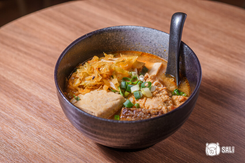 兄長逆襲 有心臭豆腐二代店|彰化臭豆腐推薦,還有麻辣臭豆腐,紅茶喝到飽 - 莎笠,小日子