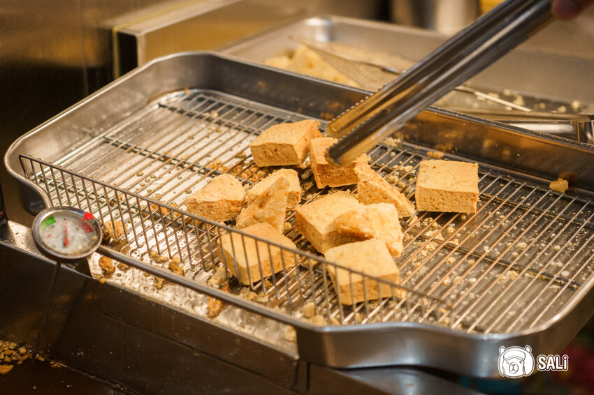 兄長逆襲 有心臭豆腐二代店|彰化臭豆腐推薦,還有麻辣臭豆腐,紅茶喝到飽 - 莎笠,小日子