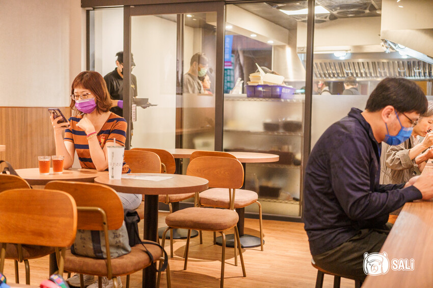 兄長逆襲 有心臭豆腐二代店|彰化臭豆腐推薦,還有麻辣臭豆腐,紅茶喝到飽 - 莎笠,小日子