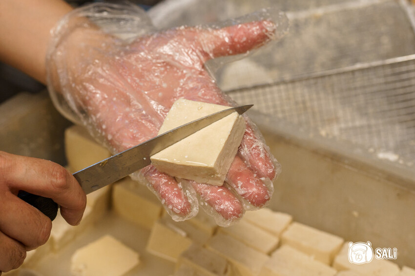 兄長逆襲 有心臭豆腐二代店|彰化臭豆腐推薦,還有麻辣臭豆腐,紅茶喝到飽 - 莎笠,小日子