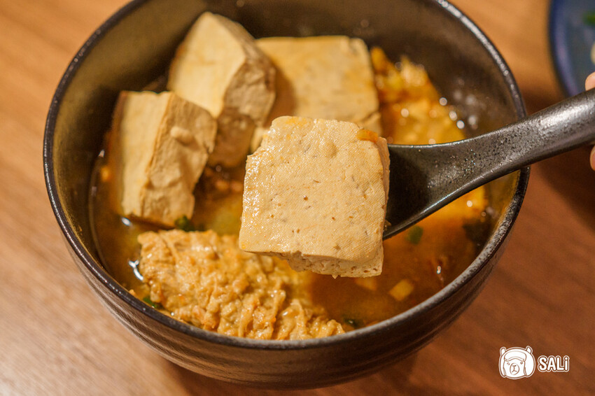 兄長逆襲 有心臭豆腐二代店|彰化臭豆腐推薦,還有麻辣臭豆腐,紅茶喝到飽 - 莎笠,小日子