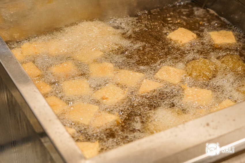 兄長逆襲 有心臭豆腐二代店|彰化臭豆腐推薦,還有麻辣臭豆腐,紅茶喝到飽 - 莎笠,小日子