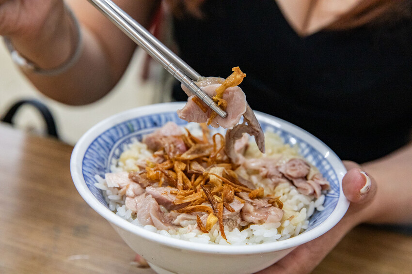 嘉義市東區嘉義公園火雞肉飯｜油蔥竟然是脆的！鄉民大推油蔥系火雞肉飯名店
