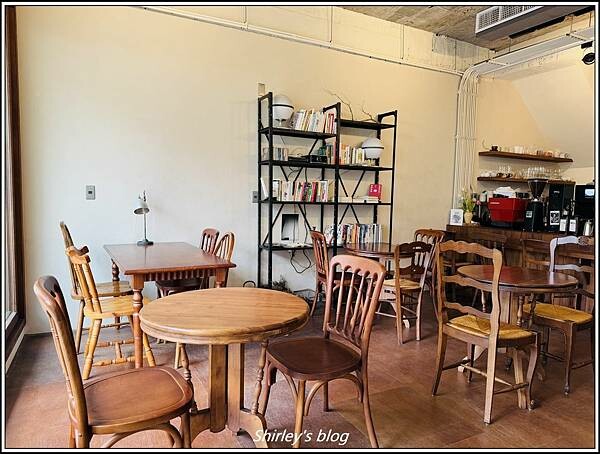 捷運淡水站 ‧ 再再咖啡 a plus coffee