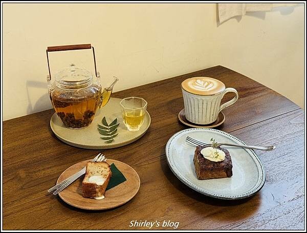 捷運淡水站 ‧ 再再咖啡 a plus coffee