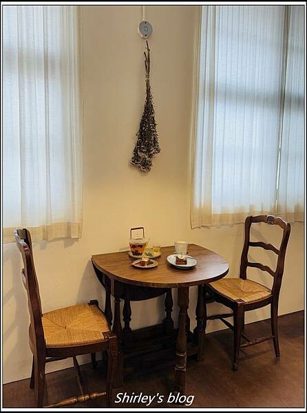 捷運淡水站 ‧ 再再咖啡 a plus coffee