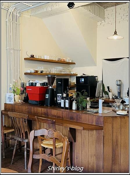捷運淡水站 ‧ 再再咖啡 a plus coffee