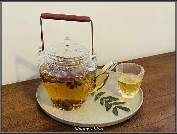 捷運淡水站 ‧ 再再咖啡 a plus coffee