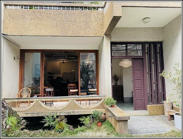 捷運淡水站 ‧ 再再咖啡 a plus coffee