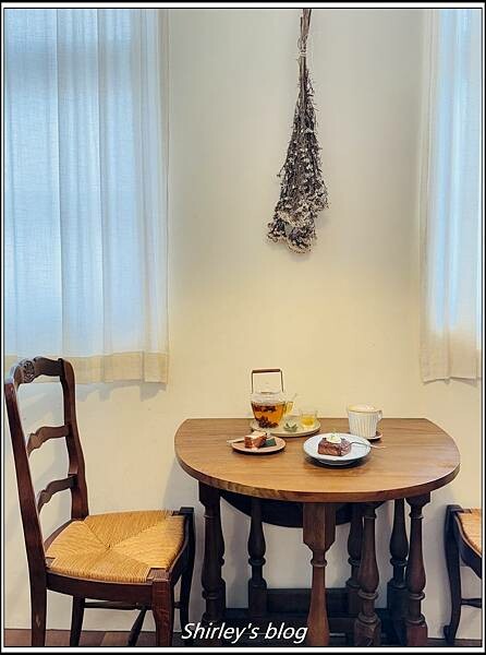 捷運淡水站 ‧ 再再咖啡 a plus coffee