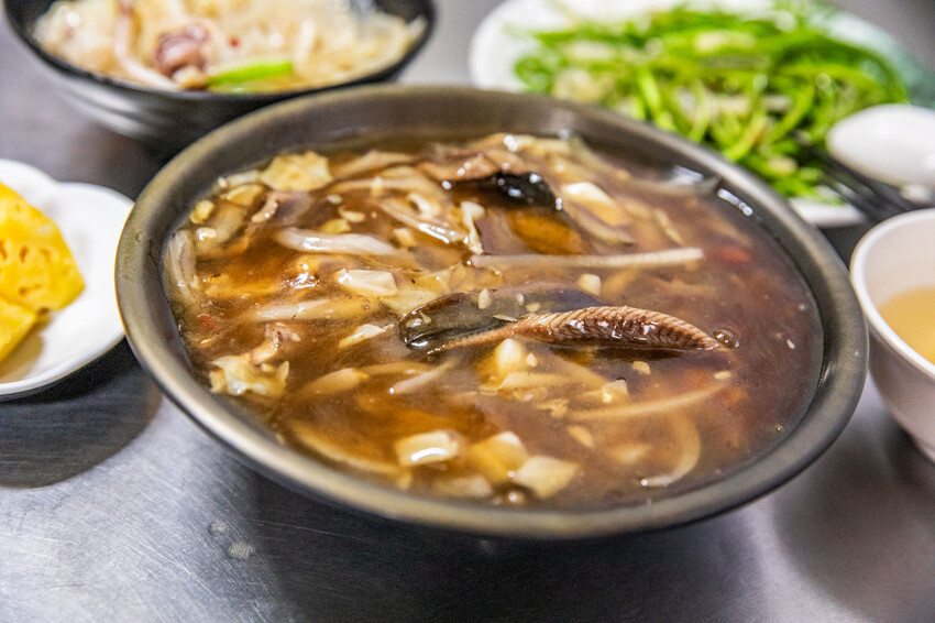 嘉義縣太保市老謝鱔魚花枝麵｜橫空出世超越正港台南味！超大盤爆炒鱔魚意麵只要百元