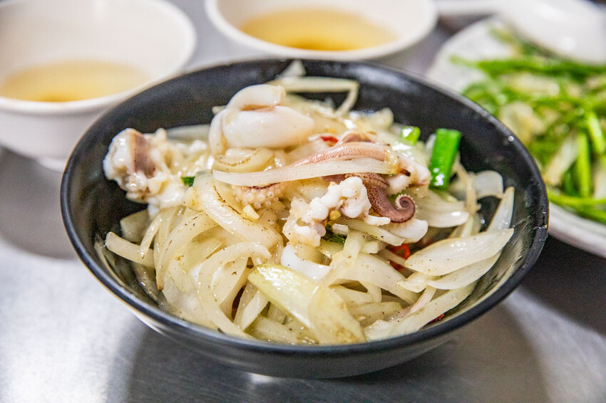 嘉義縣太保市老謝鱔魚花枝麵｜橫空出世超越正港台南味！超大盤爆炒鱔魚意麵只要百元