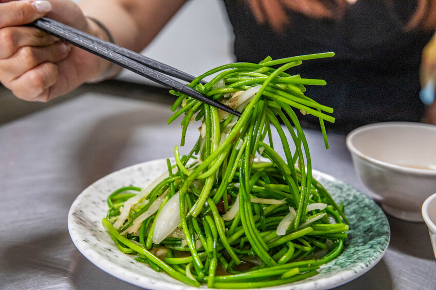 嘉義縣太保市老謝鱔魚花枝麵｜橫空出世超越正港台南味！超大盤爆炒鱔魚意麵只要百元