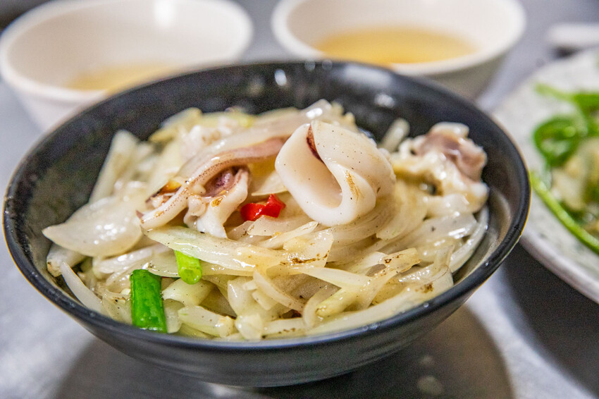 嘉義縣太保市老謝鱔魚花枝麵｜橫空出世超越正港台南味！超大盤爆炒鱔魚意麵只要百元