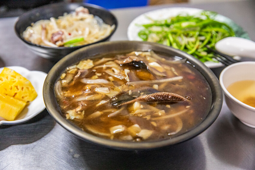 嘉義縣太保市老謝鱔魚花枝麵｜橫空出世超越正港台南味！超大盤爆炒鱔魚意麵只要百元