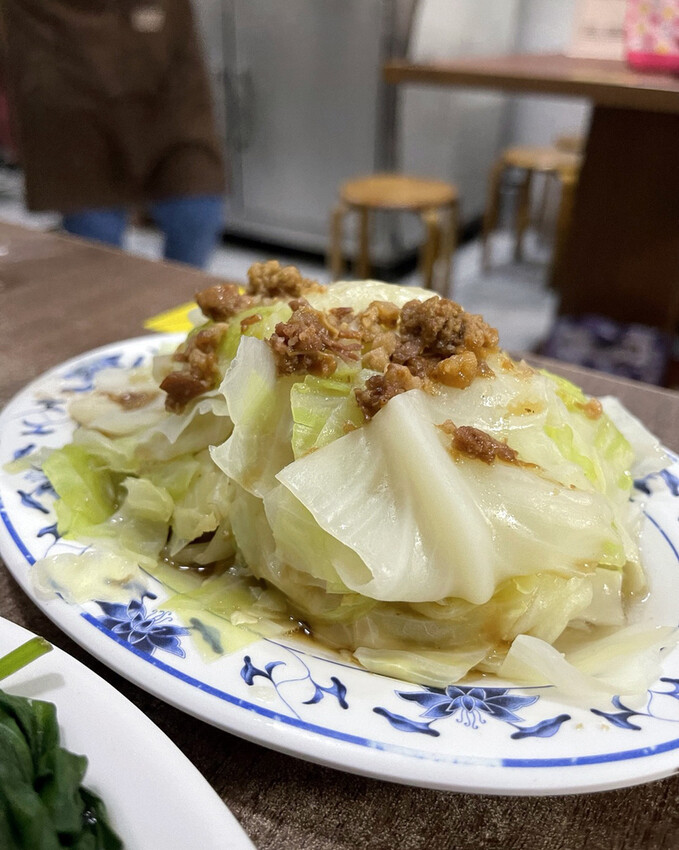 台南麵店【香香小吃】學生最愛成大學區好店,平價份量多,燙青菜 台南麵店【香香小吃】學生最愛成大學區好店,平價份量多,燙青菜