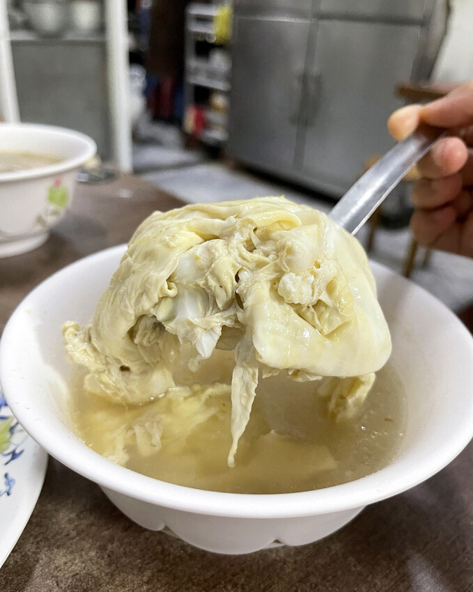 台南麵店【香香小吃】學生最愛成大學區好店,平價份量多,燙青菜 台南麵店【香香小吃】學生最愛成大學區好店,平價份量多,燙青菜