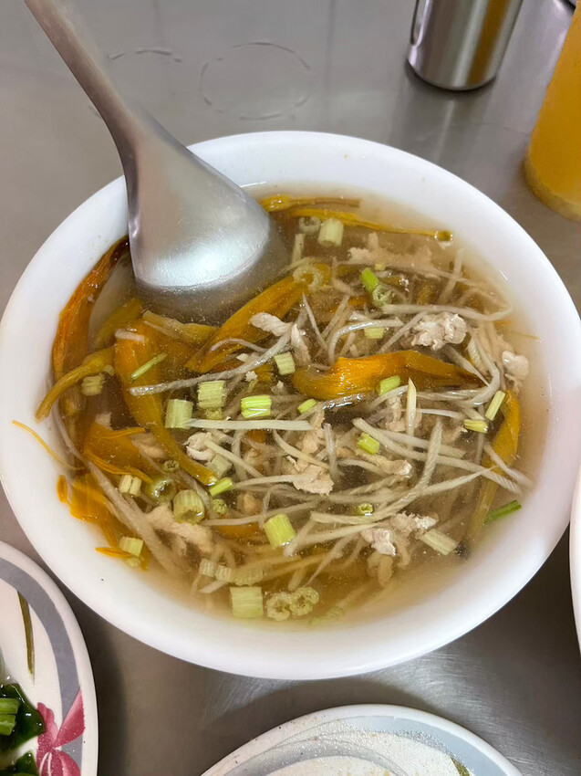 台南平價小餐館~久昌飯店,肉滿滿的香菇肉飯,美味家常菜筍絲炒