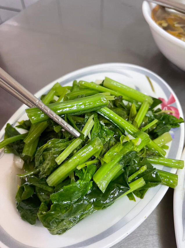 台南平價小餐館~久昌飯店,肉滿滿的香菇肉飯,美味家常菜筍絲炒