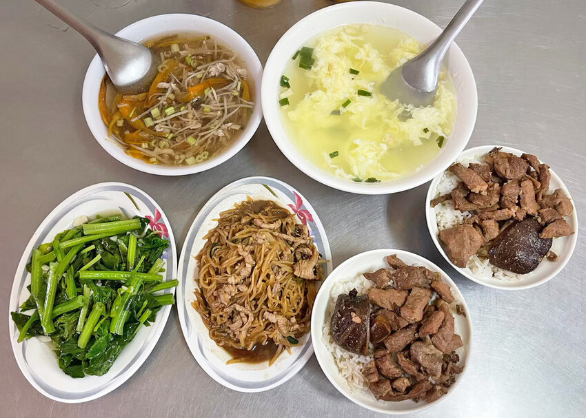 台南平價小餐館~久昌飯店,肉滿滿的香菇肉飯,美味家常菜筍絲炒