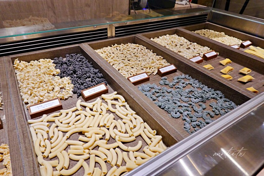 台北市內湖區【台北】內湖|PASTAIO內湖店,胭脂蝦琴弦麵,五月限定手工緞帶麵