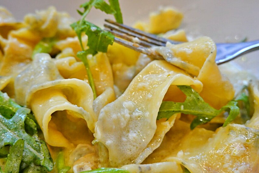 台北市內湖區【台北】內湖|PASTAIO內湖店,胭脂蝦琴弦麵,五月限定手工緞帶麵