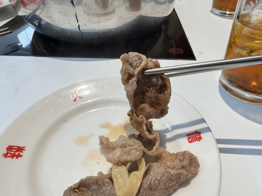 【台北萬華美食】詹記麻辣鍋西門店，經典鴨血必嚐，白菊狗汁一喝