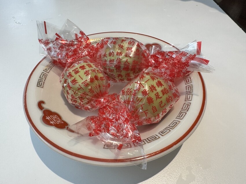 【台北萬華美食】詹記麻辣鍋西門店，經典鴨血必嚐，白菊狗汁一喝