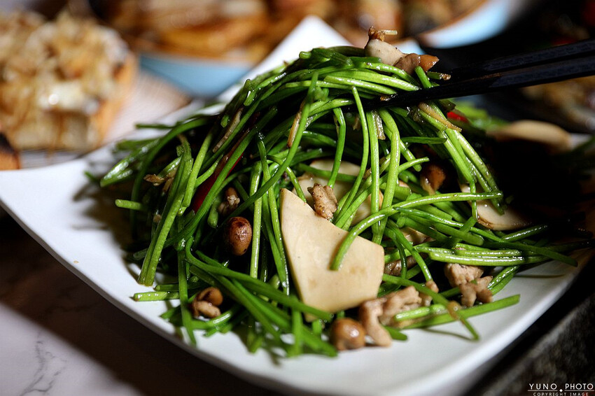 今於朝食&今於串燒酒食｜營業到凌晨兩點的深夜食堂 主打熱炒、串燒 搭配獨門醬汁涮嘴夠味 一吃就上癮。菜單價位(台中西屯)
