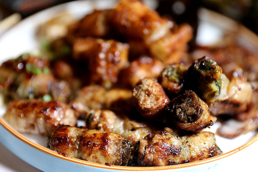 今於朝食&今於串燒酒食｜營業到凌晨兩點的深夜食堂 主打熱炒、串燒 搭配獨門醬汁涮嘴夠味 一吃就上癮。菜單價位(台中西屯)