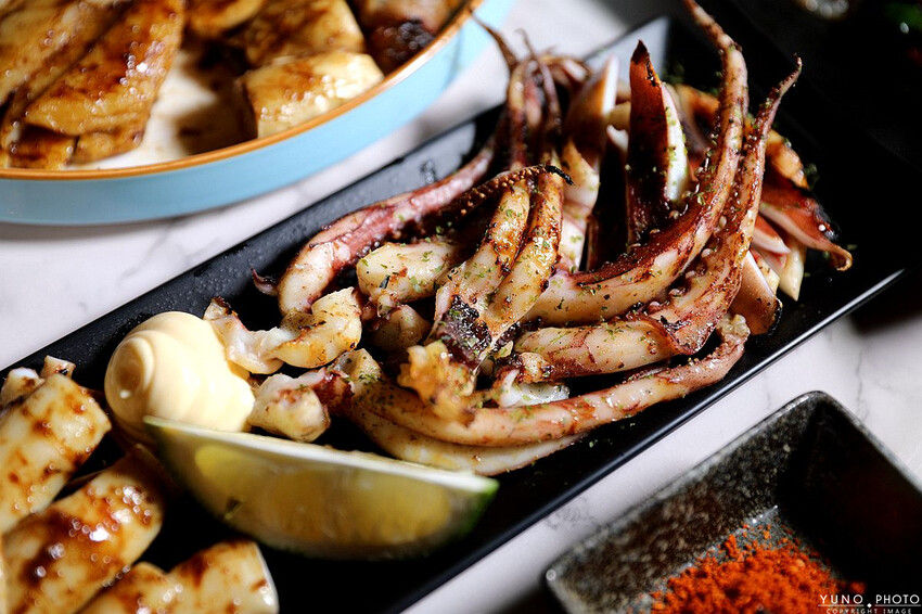 今於朝食&今於串燒酒食｜營業到凌晨兩點的深夜食堂 主打熱炒、串燒 搭配獨門醬汁涮嘴夠味 一吃就上癮。菜單價位(台中西屯)