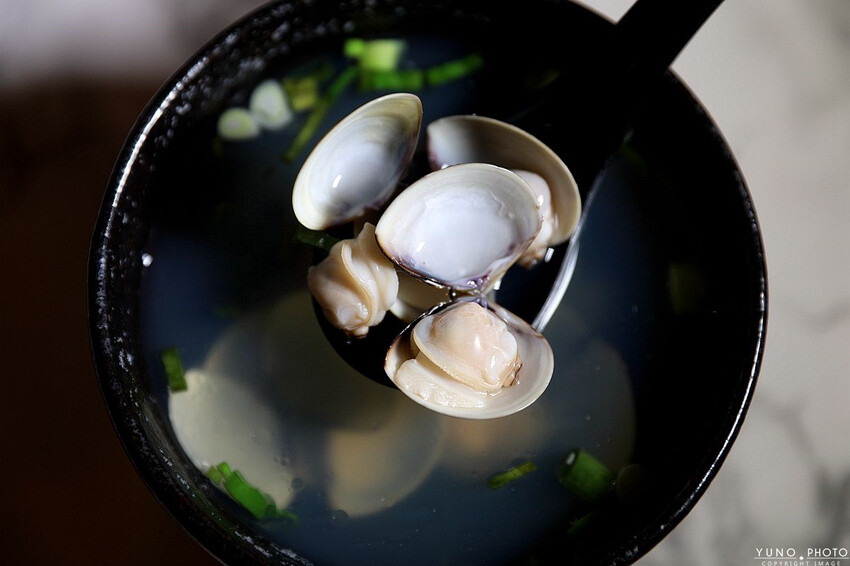 今於朝食&今於串燒酒食｜營業到凌晨兩點的深夜食堂 主打熱炒、串燒 搭配獨門醬汁涮嘴夠味 一吃就上癮。菜單價位(台中西屯)