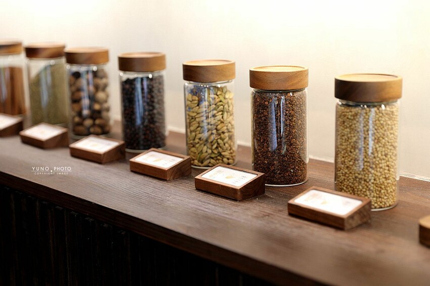 台中市西區每日限量80份！職人精神直火炭燒咖哩 激推超厚實腰內櫻花豬排咖哩和大人味慢燉豬頰｜壱絕咖哩(台中西區)