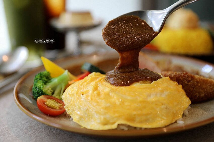 台中市西區每日限量80份！職人精神直火炭燒咖哩 激推超厚實腰內櫻花豬排咖哩和大人味慢燉豬頰｜壱絕咖哩(台中西區)