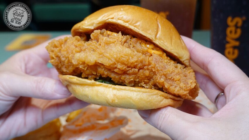 台北市中正區【 美式炸雞 】炸雞控必衝！美國超紅Popeyes炸雞插旗台北車站商圈，連碧昂絲、金卡戴珊都瘋狂熱愛的勁厚布