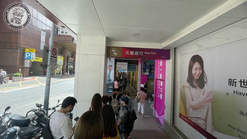 台北市中正區【 美式炸雞 】炸雞控必衝！美國超紅Popeyes炸雞插旗台北車站商圈，連碧昂絲、金卡戴珊都瘋狂熱愛的勁厚布